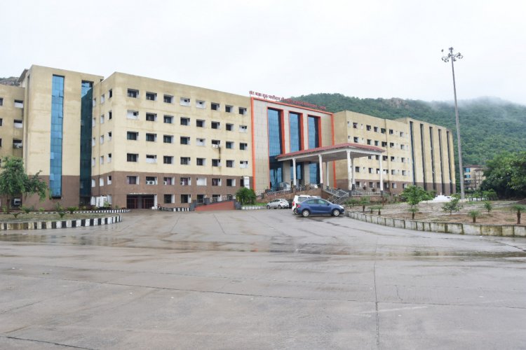 रायगढ़ मेडिकल कॉलेज में मरीजों के लिए न्यूरोसर्जन, यूरो सर्जन एवं नेफ्रोलॉजी डॉक्टर की सुविधा