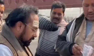 हरिद्वार के घाटों पर आधार जांच को लेकर घमासान: गैर-हिंदुओं की पहचान पर सियासी और सामाजिक टकराव