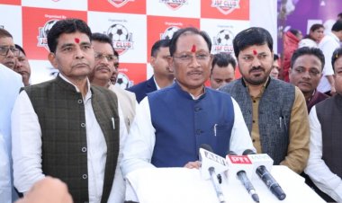 अखिल भारतीय फुटबॉल चैम्पियनशिप खरोरा के समापन समारोह में शामिल हुए मुख्यमंत्री साय, विधायक अनुज शर्मा के कार्यों की सराहना कर क्षेत्र को दी विकास कार्यों की सौगात