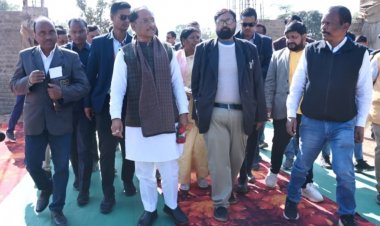 *मुख्यमंत्री ने बगीचा के आधुनिक बैडमिंटन कोर्ट निर्माण कार्य का किया अवलोकन,,2 करोड़ 83 लाख रुपये की लागत से किया जा रहा निर्माण कार्य*