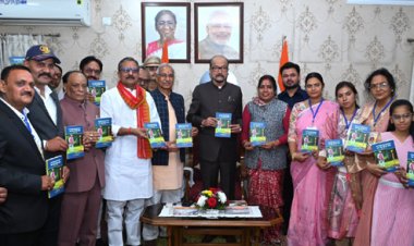 राज्यपाल डेका ने एक पेड़ मां के नाम काव्य संग्रह का किया विमोचन