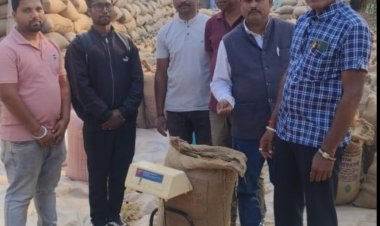 *बगीचा एवं महादेवडांड मंडल अध्यक्ष हरिश कुमार आरिक,प्रतीक सिंह एवं उपाध्यक्ष महेश यादव पहुंचे धान खरीदी केंद्र साहीडांड,,,किसानों से जानकारी लिए केंद्र की व्यवस्था के बारे में,,,*