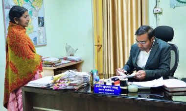 *अपर कलेक्टर श्री प्रदीप साहू ने जंदर्शन में सुनिन आमजन की समस्या,अधिकारियों को समयबद्ध एवं पारदर्शी निराकरण के दिये निर्देश*