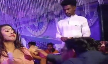 10 लाख में आईं डांसर्स, रोजगार सहायक ने नोट लुटाए, कांग्रेस बोली- स्कूल परिसर में ‘नंगा नाच’
