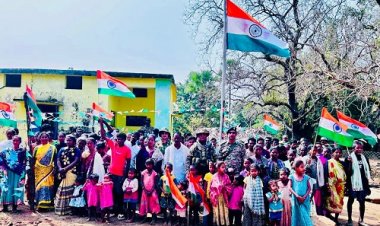 लाल आतंक पर भारी पड़ा लोकतंत्र, नक्सलवाद के गढ़ में गूंजा राष्ट्रगान