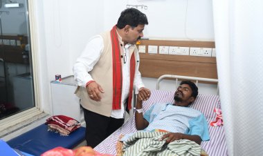 उपमुख्यमंत्री शर्मा ने आईईडी ब्लास्ट में घायल जवानों से अस्पताल में की मुलाकात