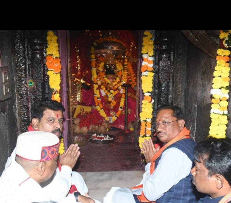 *मुख्यमंत्री श्री देव साय ने बस्तर की आराध्य देवी मन दंतेश्वरी की पूजा अर्चना कर प्रदेशवादियों के सुख समृद्धि और खुशहाली की कामना*