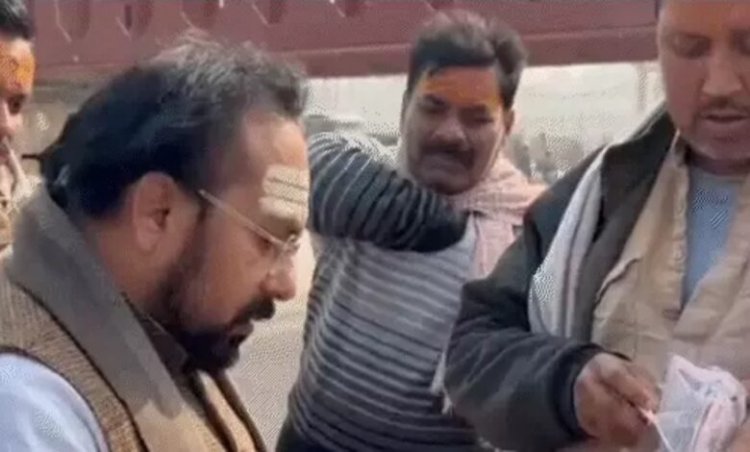 हरिद्वार के घाटों पर आधार जांच को लेकर घमासान: गैर-हिंदुओं की पहचान पर सियासी और सामाजिक टकराव