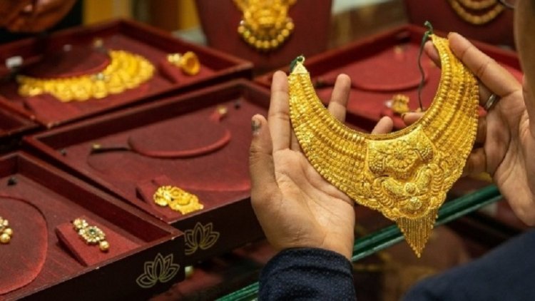 10 Gram Gold Price Hike: सोना-चांदी ने लगाई लंबी छलांग, Silver 4 लाख के पार, Gold ने तोड़ा रिकॉर्ड, जानें 10 ग्राम का रेट