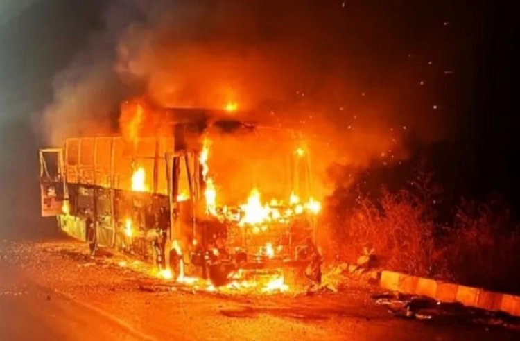 Major Bus Accident: प्राइवेट बस में लगी भीषण आग, यात्रियों में मची अफरा-तफरी