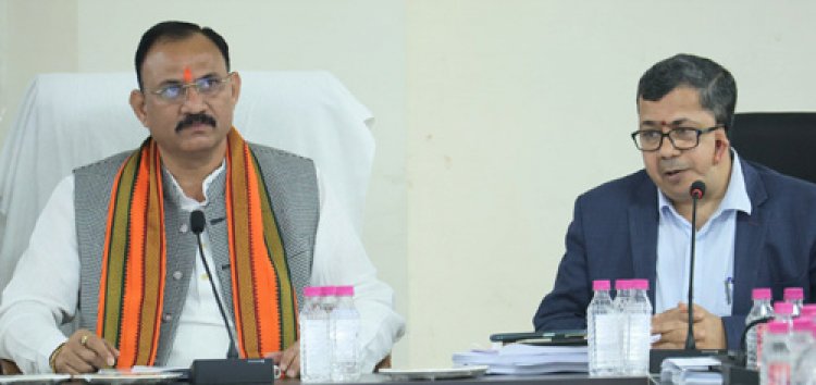 स्वास्थ्य मंत्री ने स्वास्थ्य सेवाओं को मिशन मोड में सुदृढ़ करने के दिए निर्देश