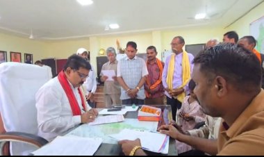 उपमुख्यमंत्री शर्मा ने विधायक कार्यालय में लोगों से की मुलाकात, समस्याओं का निराकरण के लिए दिए निर्देश