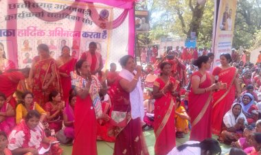 अपने हक और अधिकार की मांग को लेकर धरने पर बैठी आंगनबाड़ी कार्यकर्ताएं और सहायिकाएं तीन सूत्रीय मांगों को लेकर दो दिवसीय हड़ताल,हजारों आंगनबाड़ी केंद्र रहे बंद