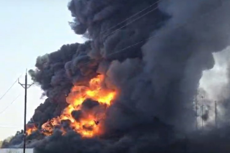 जया केमिकल्स में लगी भीषण आग, लाखों की संपत्ति जलकर खाक