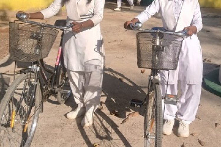 सरस्वती निःशुल्क सायकल योजना से छात्राओं को मिली नई उड़ान