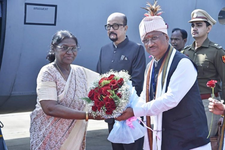 राष्ट्रपति द्रौपदी मुर्मु का राज्यपाल रमेन डेका और मुख्यमंत्री विष्णुदेव साय ने मां दंतेश्वरी एयरपोर्ट पर किया आत्मीय स्वागत