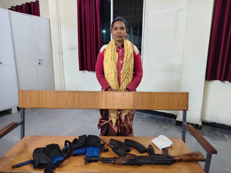 Breaking : लाल आतंक को बड़ा झटका, AK-47 के साथ महिला DVCM नक्सली ने किया सरेंडर