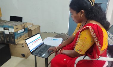 आधार से जुड़ी सेवाएं उपलब्ध करा आत्मनिर्भर बनी संगीता