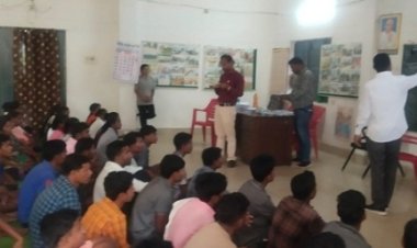 बीजापुर में 85 आत्मसमर्पित नक्सलियों ने दी बुनियादी साक्षरता परीक्षा