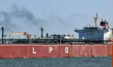 LPG Crisis in India : एलपीजी से लदे भारतीय झंडे वाले 2 और जहाजों ने पार किया होर्मुज स्ट्रेट, कितने टन गैस और कब पहुंचेंगे भारत