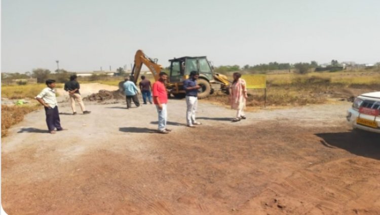 अवैध प्लाटिंग पर चला प्रशासन का बुलडोजर,1 एकड़ जमीन पर हो रहे निर्माण पर लगाई रोक