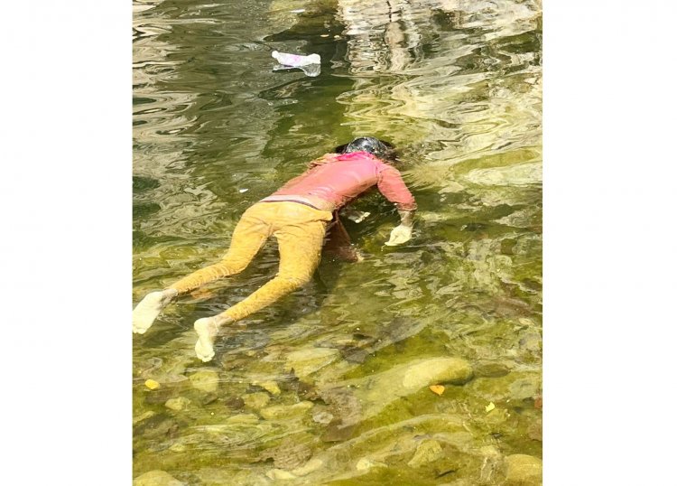 जलप्रपात में मिली युवती की लाश, शिनाख्त में जुटी पुलिस टीम