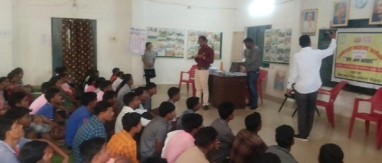 बीजापुर में 85 आत्मसमर्पित नक्सलियों ने दी बुनियादी साक्षरता परीक्षा