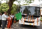 राज्यपाल ने खैरागढ़ विवि की नई बस को दिखाई हरी झंडी
