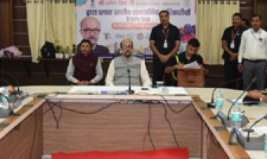राज्यपाल डेका ने ली ब्लॉक स्तरीय प्रशासनिक अधिकारियों की समीक्षा बैठक