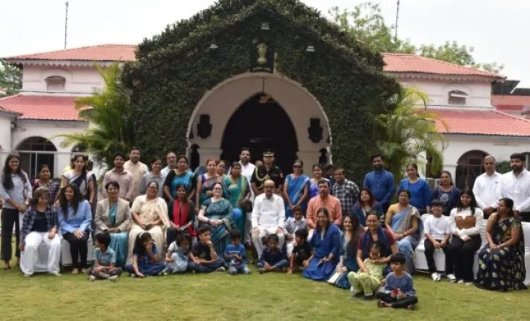 विश्व ऑटिज़्म जागरूकता दिवस पर विशेष पहल: कोपलवाणी स्कूल के बच्चे पहुंचे लोकभवन, राज्यपाल ने संस्था को प्रदान किया ई-रिक्शा