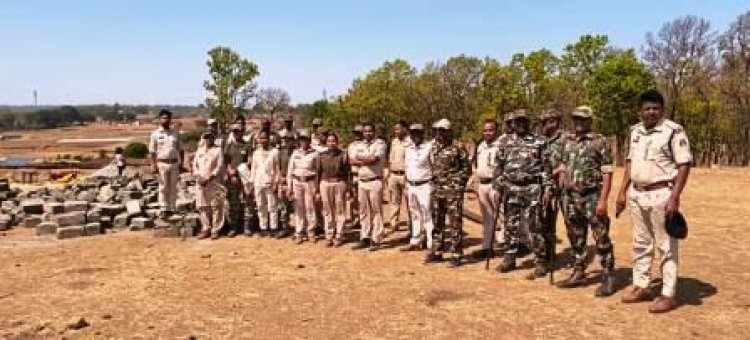 वन कक्ष पी-111 में अवैध अतिक्रमण पर वन विभाग की कार्यवाही