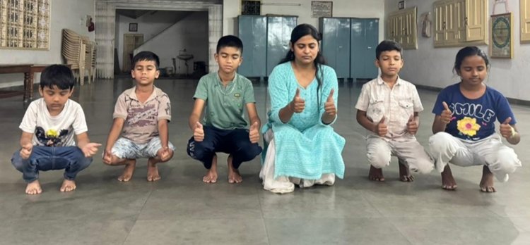 युद्ध-हिंसा मुक्त समाज के लिए गोदोहासन मुद्रा में सवा 5 लाख नवकार जाप