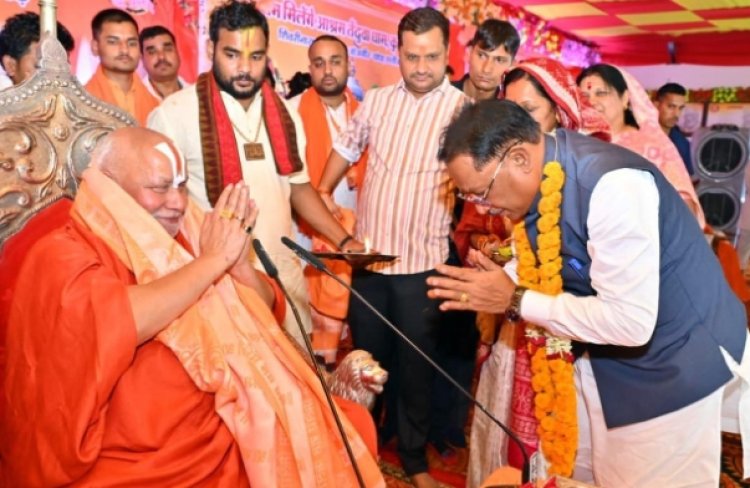 तेंदुवा धाम में श्रीराम कथा का भव्य शुभारंभ: मुख्यमंत्री विष्णु देव साय ने लिया संतों का आशीर्वाद