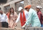 निर्माणाधीन पंचायत भवन के निरीक्षण के दौरान मुख्यमंत्री को श्रमिकों ने दिया भोजन का न्यौता: साथ बैठकर खाया बोरे बासी और आमा चटनी