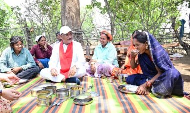 एक ग्रामीण का न्योता, मुख्यमंत्री का अपनापन – प्रधानमंत्री आवास से साकार हुआ सपना, मुख्यमंत्री ने कराया गृह प्रवेश