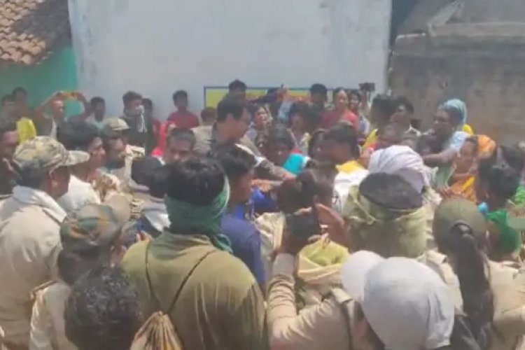 CG BREAKING : 1 लाख पेड़ों के कब्जे पर कार्रवाई, DFO पर भीड़ का हमला