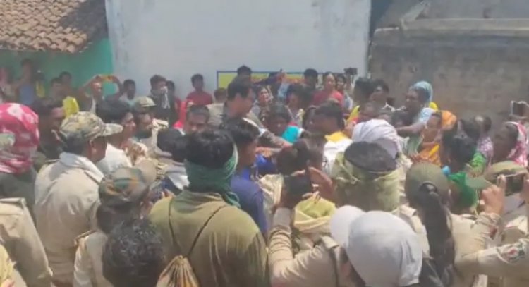 CG BREAKING : 1 लाख पेड़ों के कब्जे पर कार्रवाई, DFO पर भीड़ का हमला