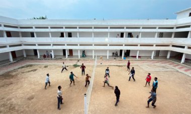बंदूक छोड़ थामा वॉलीबॉल सुकमा के पुनर्वास केंद्र में गूंजा भारत माता की जय का नारा