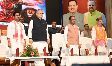 आपातकाल के जख्म और लोकतंत्र का संकल्प : रायपुर में गूंजी लोकतंत्र सेनानियों की गाथा, मुख्यमंत्री विष्णुदेव साय ने कहा लोकतंत्र सेनानियों का त्याग नई पीढ़ी के लिए प्रेरणा,वहीं इंद्रेश कुमार बोले संस्कृति और मूल्यों से ही मजबूत होगा भारत