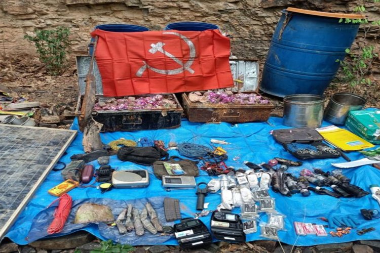 CG : सर्च ऑपरेशन में मिली बड़ी सफलता, नक्सलियों का विस्फोटक जखीरा बरामद; मौके पर ही नष्ट किए गए IED