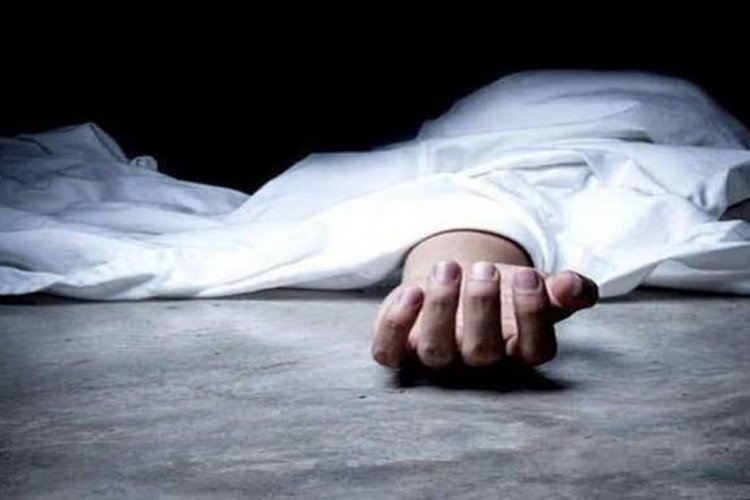 ब्रेकिंग : एक ही परिवार के 3 लोगों की मौत, घर में दो बच्चे और पिता की मिली लाश