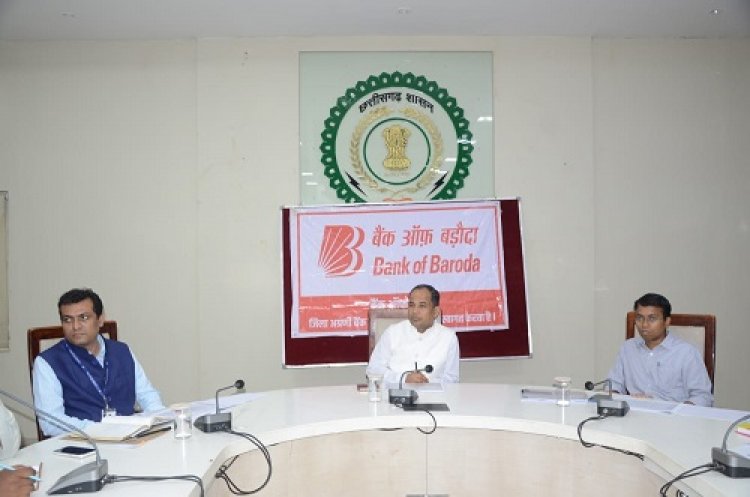 जनहित की योजनाओं के लक्ष्य समय पर पूरे करें, ऋण प्रकरणों का शीघ्र निराकरण करें : कलेक्टर