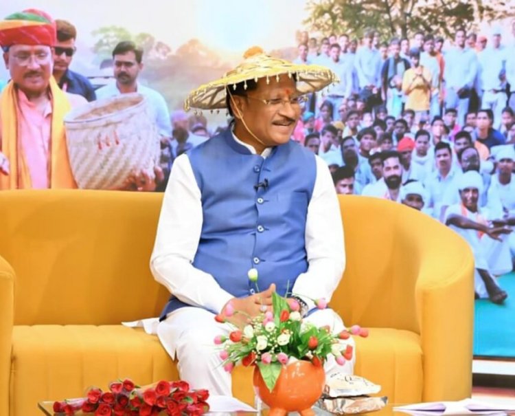 मुख्यमंत्री विष्णुदेव साय ने किसानों से किया सीधा संवाद, बोले- नई तकनीक अपनाएं, खेती बनेगी ज्यादा लाभकारी