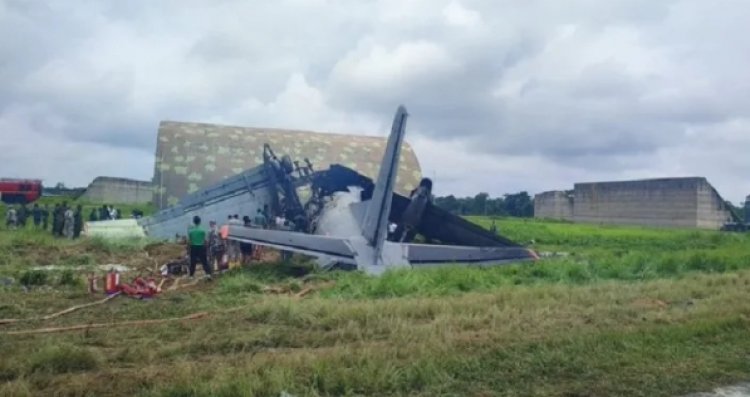 एयरबेस पर वायुसेना का AN-32 मालवाहक विमान क्रैश, लैंडिंग के दौरान हुआ हादसा…