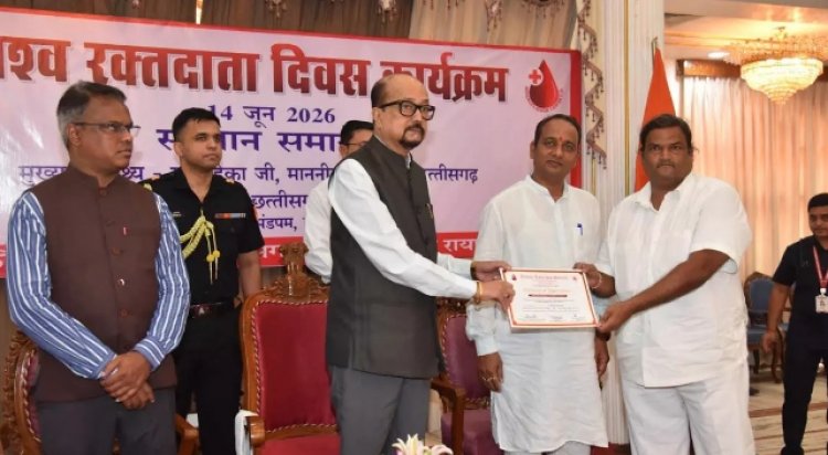 राज्यपाल रेमन डेका ने नवदृष्टि फाउंडेशन के सदस्य रितेश जैन को किया सम्मानित