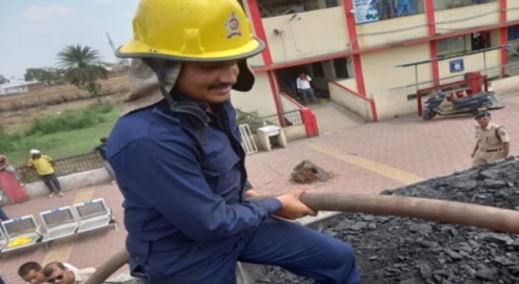 रसमड़ा स्टेशन पर कोयला मालगाड़ी के डिब्बे में लगी आग