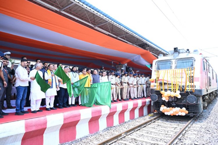 छत्तीसगढ़ से उठा स्वाभिमान का कारवां, सोमनाथ के लिए रवाना हुई आस्था की विशेष ट्रेन : सोमनाथ के चरणों में पहुंचेगी छत्तीसगढ़ की माटी, संस्कृति और श्रद्धा
