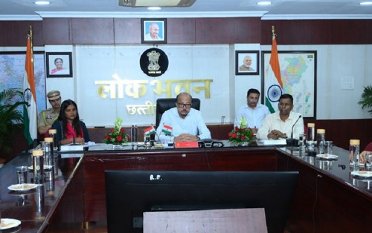 राज्यपाल ने सक्ती जिले के अधिकारियों से योजनाओं की विस्तृत जानकारी ली