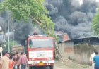 CG - कार्बन फैक्ट्री में लगी भीषण आग, आसमान में उठा काले धुएं का गुब्बारा, मंजर देख फैली दहशत