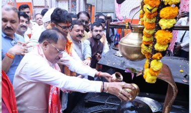 गुरु पूर्णिमा पर कोसमनारा पहुंचे मुख्यमंत्री विष्णु देव साय, सत्यनारायण बाबा धाम में की पूजा-अर्चना